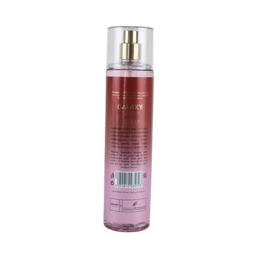 Vista trasera de la bruma corporal para mujer Galaxy Plus Concept Fragrances en la variante "121 Sexy". El frasco tiene un diseño degradado en rojo y rosa con información sobre el producto, ingredientes e instrucciones de uso en la contraetiqueta.