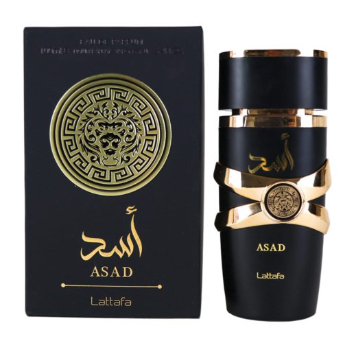 Frasco de perfume Lattafa Asad en color negro con detalles dorados y un emblema circular de león, junto a una caja negra y dorada con texto en árabe y diseño ornamental.