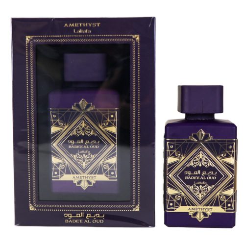 Frasco de perfume Bade’e Al Oud Amethyst en color morado profundo con diseños dorados intrincados, junto a su empaque morado a juego adornado con detalles dorados.