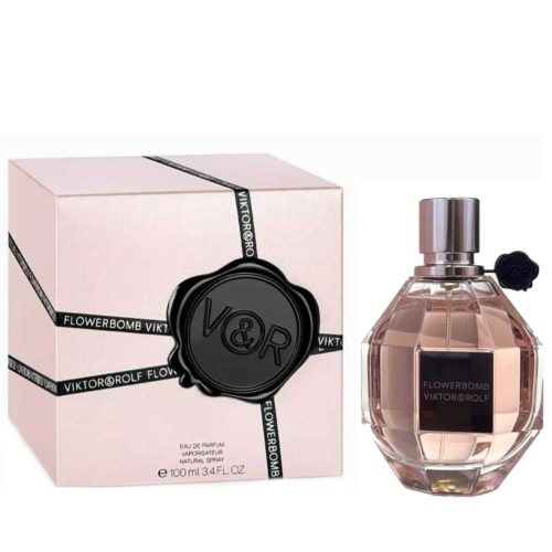 Flowerbomb Eau de Parfum 100 ml para Mujer por Viktor & Rolf. La imagen muestra el frasco del perfume y su caja. El frasco tiene un diseño transparente y facetado con líquido rosa claro en el interior, un tapón metálico y un sello negro con "V&R" en el lateral. La caja es rosa claro con detalles de cinta negra y un sello negro, con el texto "Viktor & Rolf Flowerbomb" y "100 ml 3.4 FL.OZ" en letras negras.