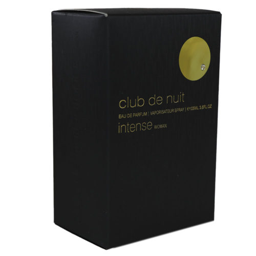 Vista lateral del envase Club de Nuit Intense Eau de Parfum 105ml para mujer de Armaf, con una elegante caja negra con detalles dorados y un pequeño logotipo redondo.