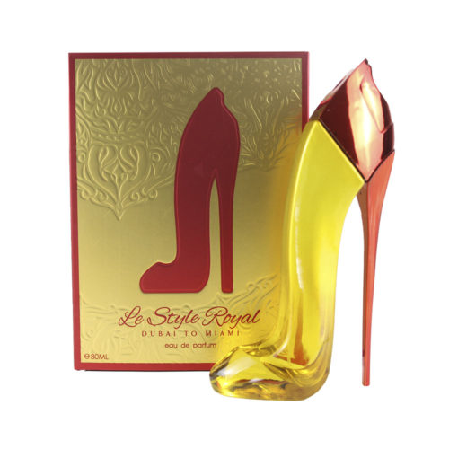 Imagen del perfume Le Style Dana Dubai to Miami de Zoghbi. El frasco tiene forma de zapato de tacón alto, principalmente blanco con detalles en negro. El envase presenta un elegante diseño plateado con una silueta de tacón alto en relieve.
