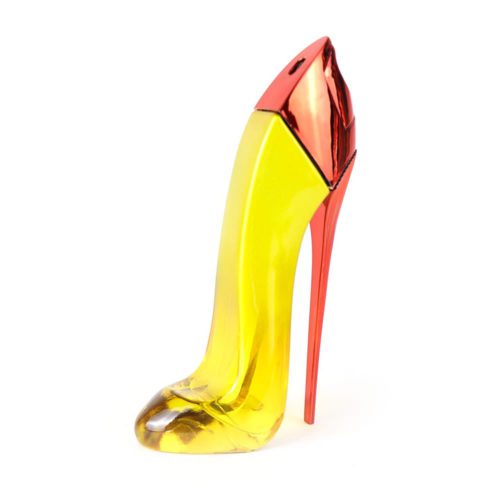 Le Style Royal Dubai to Miami Eau de Parfum para mujer de Zoghbi, 80 ml, presentado en un frasco amarillo vibrante con forma de zapato de tacón alto, tapón rojo brillante y tacón de aguja.