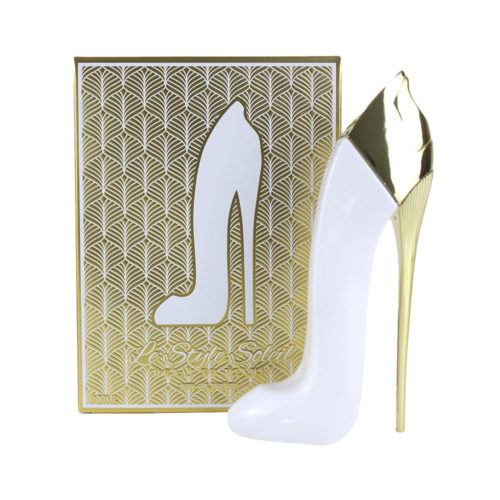 Set que incluye un estuche de perfume "Le Style Soleil" con un diseño de hojas doradas y un frasco de perfume blanco a juego con forma de tacón alto.