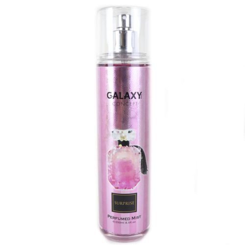 Una sola botella de Galaxy Concept Surprise Perfumed Mist para mujer, mostrando su acabado metálico rosa con una ilustración de un frasco de perfume floral.