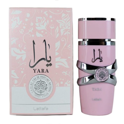 Yara Eau de Parfum de Lattafa, que presenta un frasco de perfume rosa suave de 100 ml con detalles plateados y escritura árabe, junto a una caja rosa con diseño floral a juego.