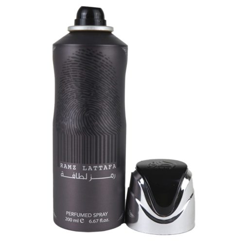 Ramz Lattafa Spray perfumado para hombre, 200 ml, frasco negro con diseño de huellas dactilares, tapón retirado que deja ver la boquilla del spray.