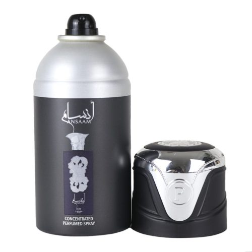 Frasco de spray perfumado concentrado Lattafa Ansaam en plata y negro, expuesto con su tapón plateado brillante al lado, con un diseño floral y la marca árabe.