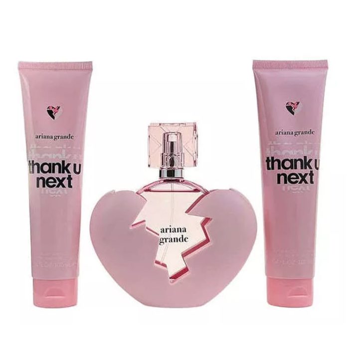 Set de regalo para mujer de la fragancia Ariana Grande Thank U, Next, que incluye un frasco de perfume en forma de corazón de 100 ml y dos tubos de loción corporal rosa.