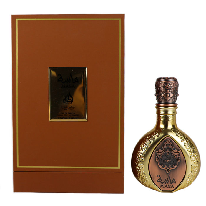 Frasco de perfume Lattafa Masa junto con su envase marrón y dorado, con detallados diseños en relieve en el frasco y una brillante etiqueta dorada en la caja.