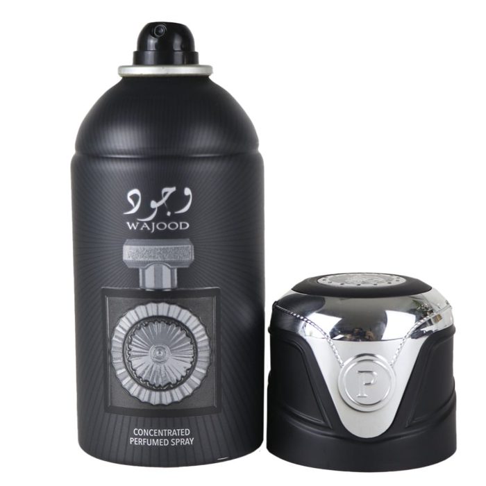 Frasco de spray perfumado concentrado Lattafa Wajood en negro con detalles plateados, expuesto con su tapón plateado al lado, con un intrincado diseño en forma de engranaje y la marca árabe.