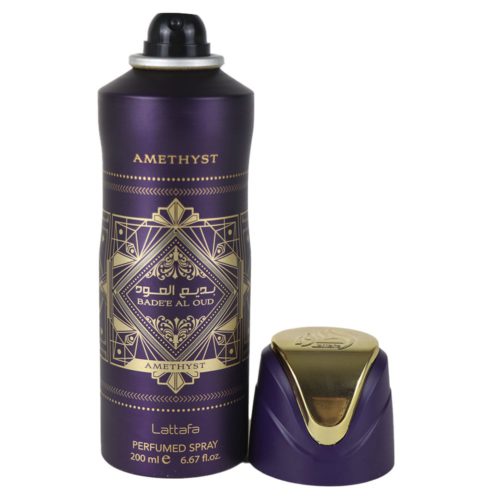 Vaporizador perfumado Lattafa Bade'e Al Oud Amethyst, 200 ml, con un lujoso diseño morado y dorado, con el tapón retirado para revelar la boquilla del vaporizador.
