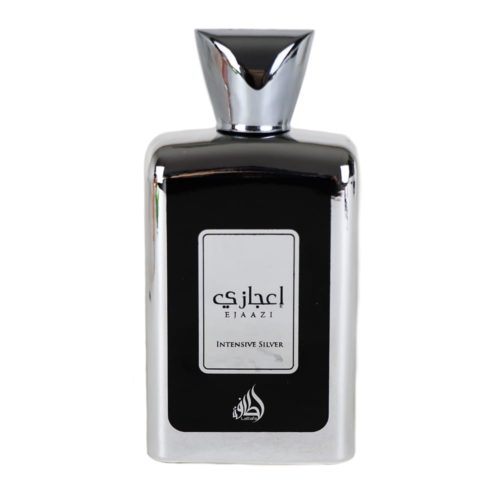 Primer plano del frasco de Eau de Parfum Ejaazi Intensive Silver de Lattafa, con un acabado metálico reflectante y una elegante etiqueta negra.