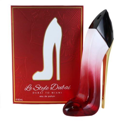 La caja y el frasco del perfume "Le Style Dubai" presentados juntos, destacando el lujoso tema rojo y dorado con un diseño de tacón alto.