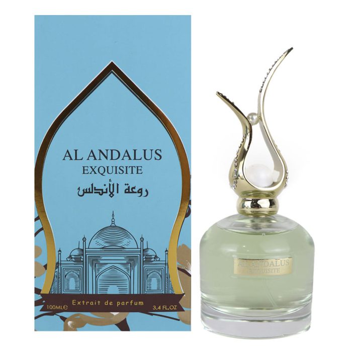 Empaque y botella del perfume Al Andalus Exquisite, con una caja azul con detalles dorados y una elegante botella de vidrio con un adorno dorado.