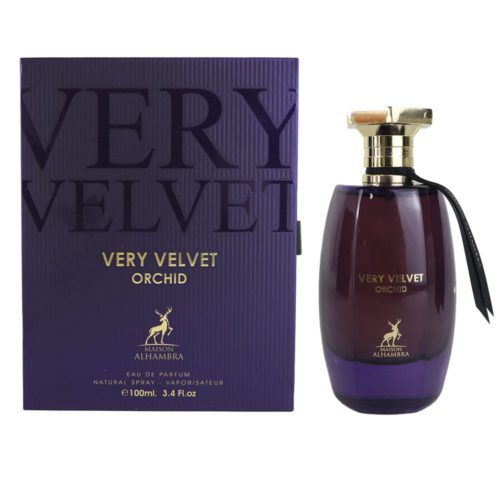 Caja púrpura con el texto "Very Velvet Orchid," con letras doradas y el logo de Maison Alhambra, junto a un frasco de fragancia a juego.
