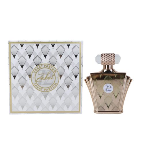 Un frasco de perfume rosa suave y su caja a juego de Zakat Parfum, con un elegante diseño floral en relieve y un lazo plateado atado alrededor del tapón.