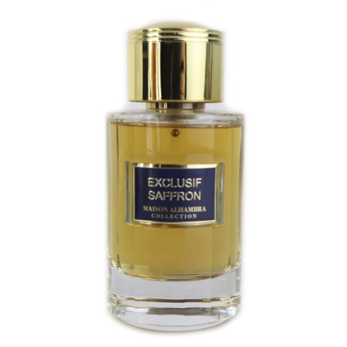 El frasco del perfume "Maison Alhambra Exclusif Saffron" con tapa dorada y etiqueta azul marino, reflejando lujo y refinamiento.