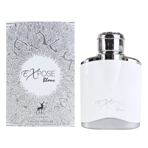 Un frasco blanco de Expose Blanc Eau de Parfum de Maison Alhambra, junto a su empaque plateado y blanco con detalles intrincados.