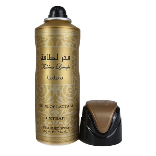 Una lata de Fakhar Xtrait Perfumed Spray de Lattafa con la tapa retirada, mostrando la boquilla del spray. El diseño incluye patrones dorados intrincados.