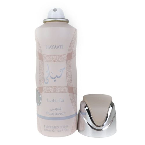 Una botella abierta de spray perfumado Hayati Florence de Lattafa, con la tapa colocada al lado, destacando su diseño elegante en beige y plateado.