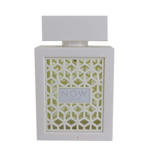 Primer plano del frasco de perfume Rave Now White, con un diseño de enrejado blanco y líquido translúcido en su interior.