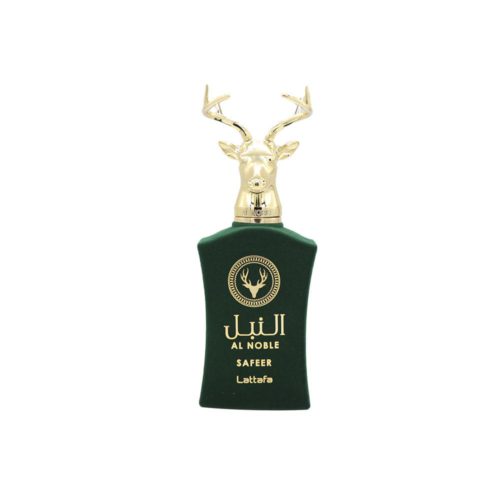 Primer plano del frasco del perfume Al Noble Safeer con acabado aterciopelado verde y tapa dorada en forma de cabeza de ciervo.