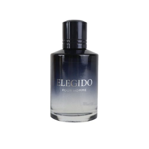 Primer plano de la botella del perfume "Elegido Pour Homme" con diseño degradado en negro.
