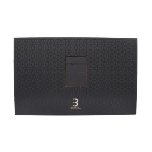 Frente de la caja del set de regalo Bharara King en negro mate con detalles geométricos dorados y logotipo de la marca en relieve.