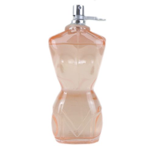 Primer plano del frasco del perfume L'Femme Classic de Dubai Essences, diseñado en forma de torso femenino.