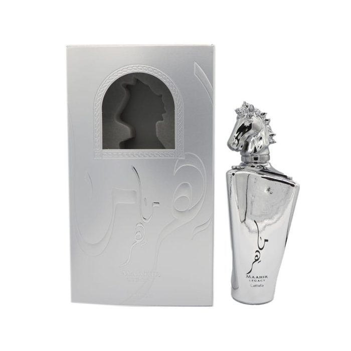 Perfume Maahir Legacy Eau de Parfum de Lattafa, 100 ml, con elegante caja plateada y botella con cabeza de caballo.