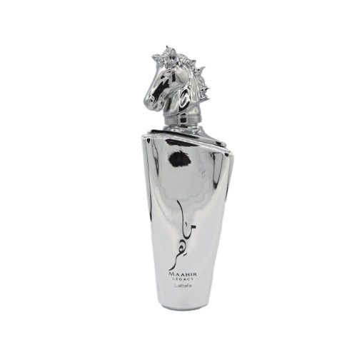 Primer plano de la botella del perfume Maahir Legacy de Lattafa, con tapa metálica en forma de cabeza de caballo.
