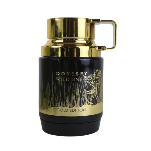 Primer plano de la botella del perfume Armaf Odyssey Wild One Gold Edition, con forma de termo negro y dorado con asa.