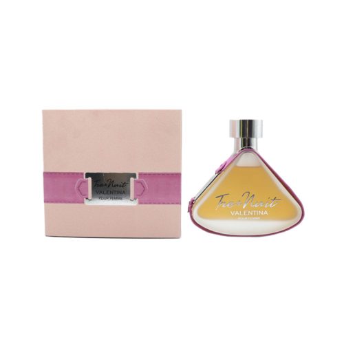 Exhibición completa del perfume Tres Nuit Valentina de Armaf con su frasco y caja rosa a juego, ambos con placa central plateada y cinta de terciopelo.