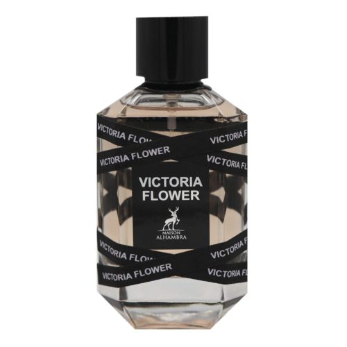 Primer plano del frasco del perfume Victoria Flower envuelto en cinta negra con el nombre de la marca.