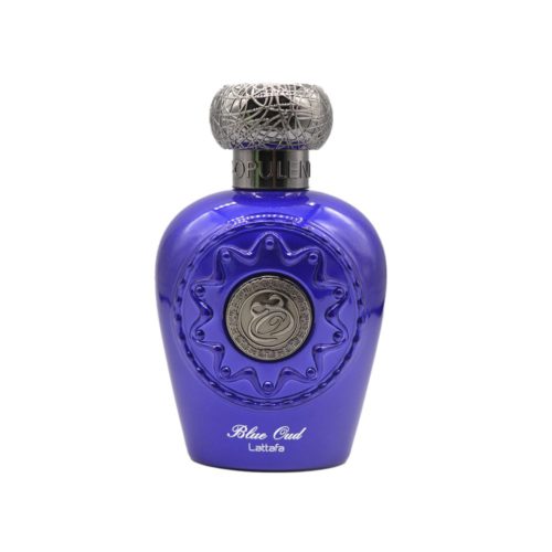 Primer plano de la botella del perfume Blue Oud de Lattafa, destacando el frasco metálico azul profundo y el tapón ornamentado con detalles plateados.