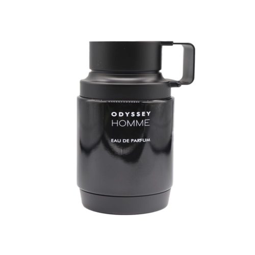 Primer plano del frasco del perfume Odyssey Homme con un diseño negro mate elegante y con asa.