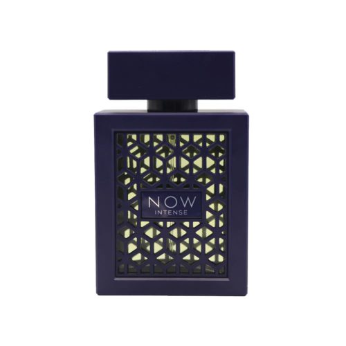 Vista aislada del frasco del perfume Now Intense con su diseño calado que permite ver el interior y su tapa azul rectangular.